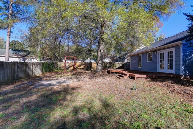 Building Photo - Beautifully Updated 3BR Home Minutes from Fort Jackson, VA Hospital & I-77