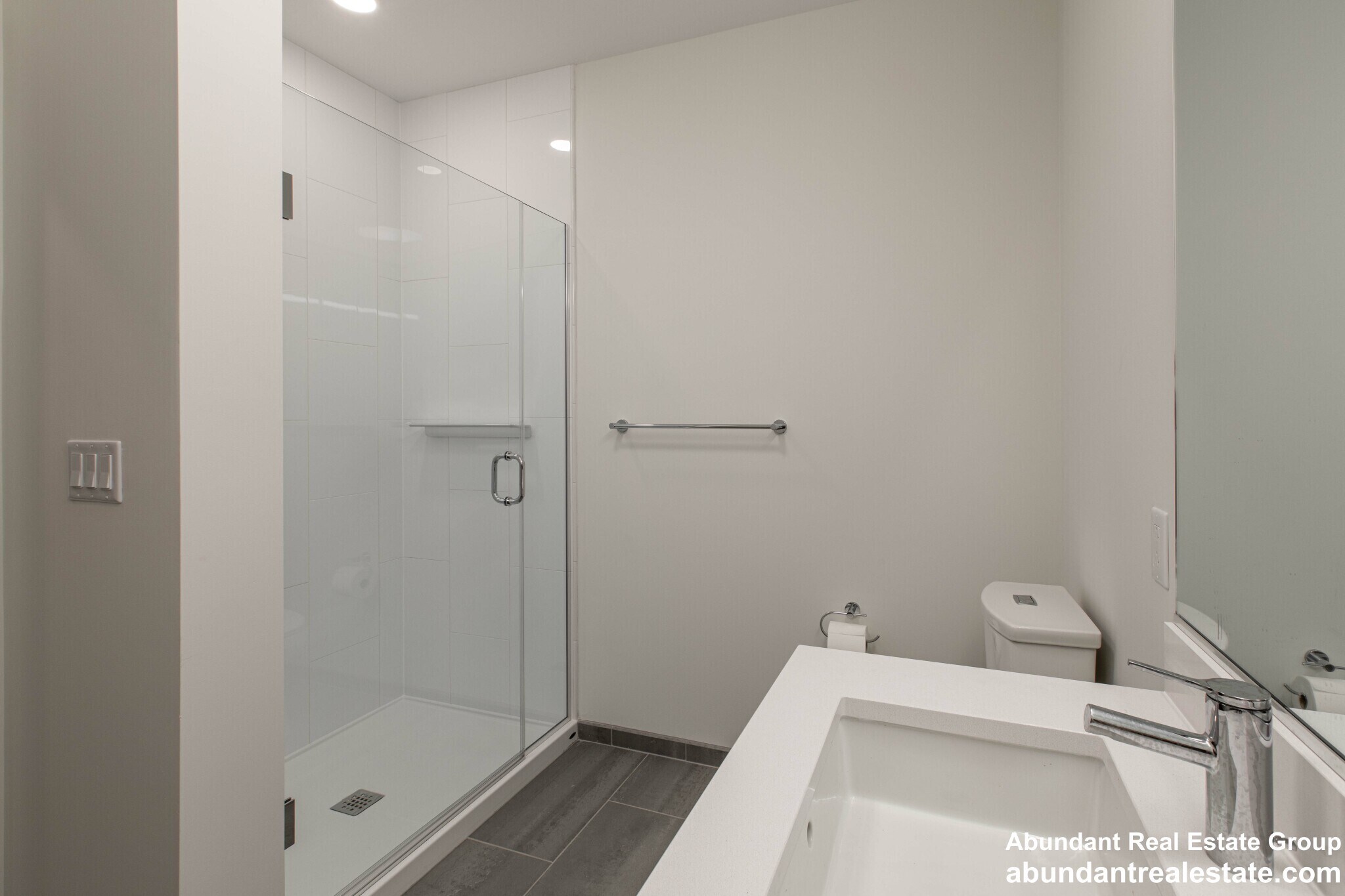 Building Photo - 45 Lewis St