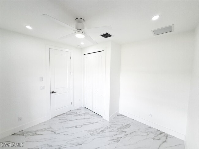 Building Photo - 852 Chipley St E