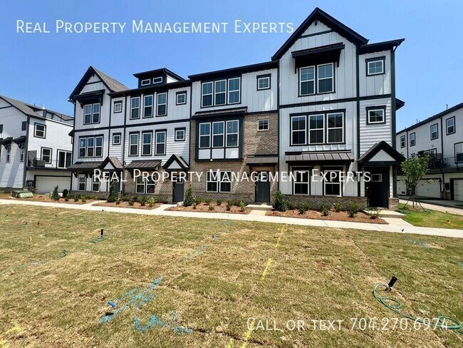 Primary Photo - 211 Tamala St
