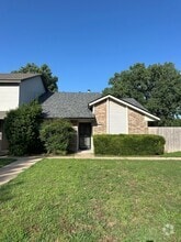 Building Photo - 13909 Fairhill Ave