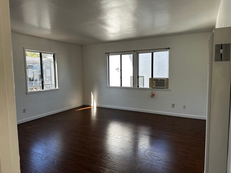 Building Photo - 5003 Aldama St