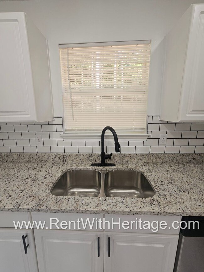 Building Photo - Gorgeous 3bd/ 2.5 bath Home in Popular Nat...