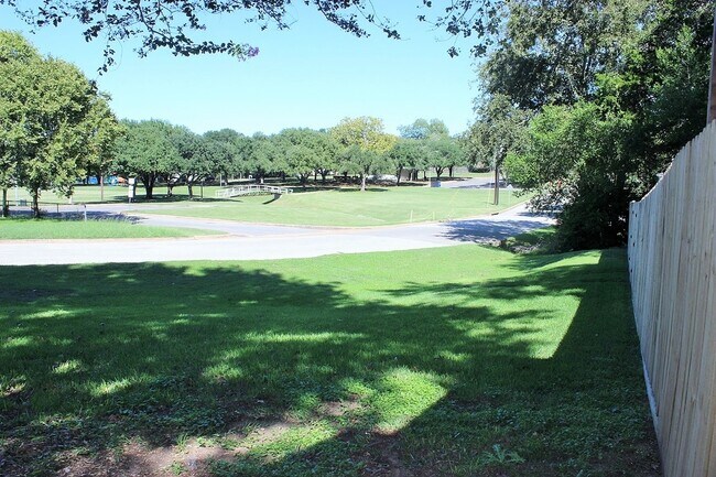 Building Photo - 1601 Faulkner St