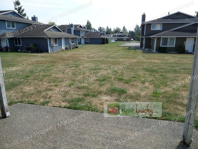 Building Photo - Fully Remodeled & GORGEOUS 2-Bedroom Unit ...