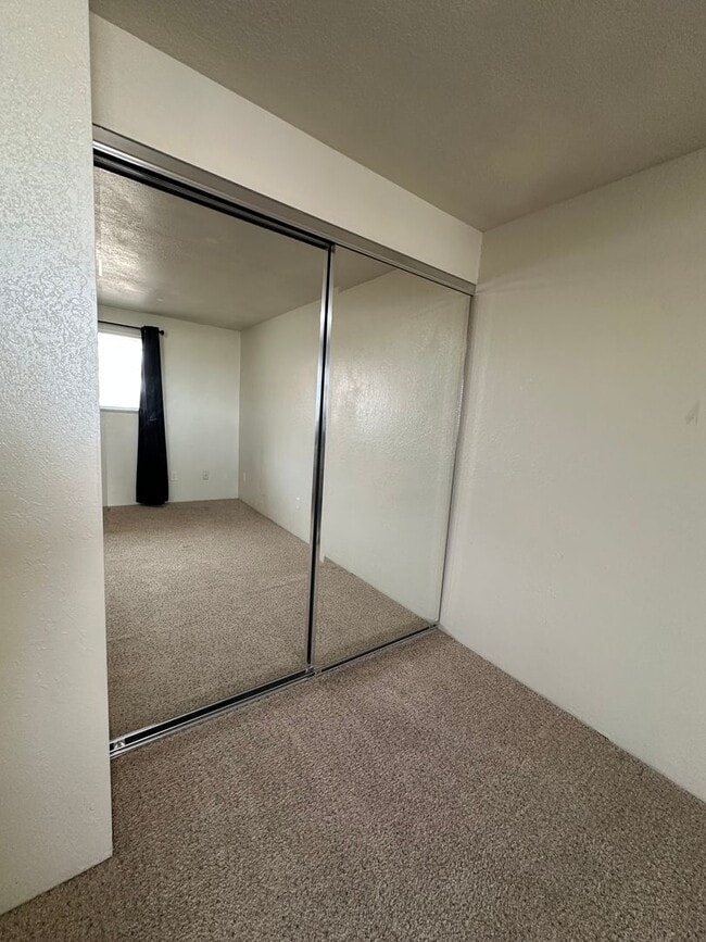 Building Photo - Beautiful 3 Bedroom, 2 Bath Home with One-Car Garage & Storage Shed in Kennewick