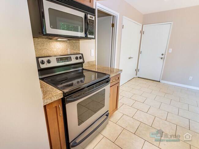 Building Photo - Beautiful 4 Bedroom Home