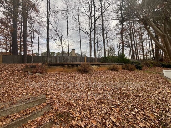 Building Photo - 5127 Village Green Way