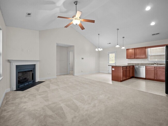 Building Photo - Welcome to Eastport!