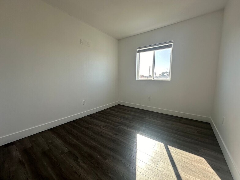 Building Photo - 1623 W 208th St
