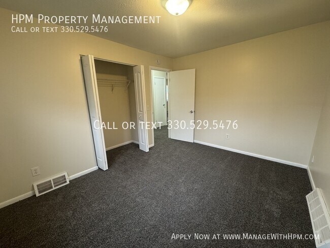 Building Photo - 1325 Vermont Pl NE