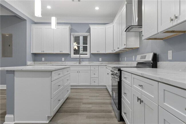 Building Photo - 325 Holderness St SW