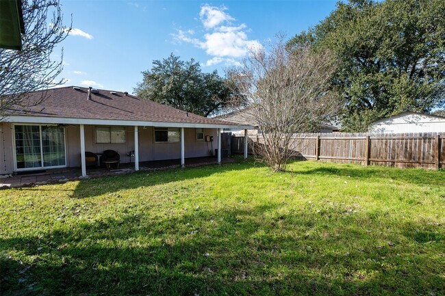 Building Photo - 2022 Crosscoach Ln