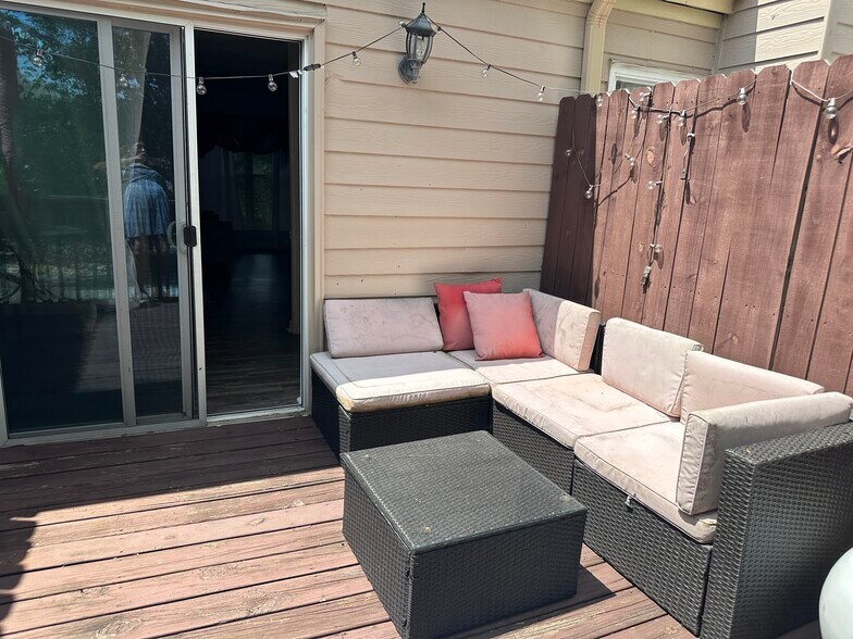 Building Photo - 2805 Northeast Expy