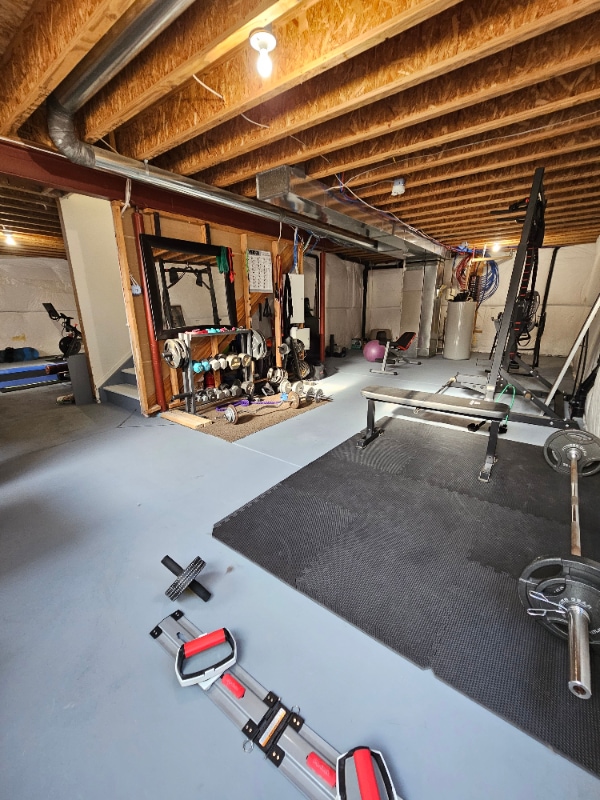 Building Photo - 9585 Castle Oaks Dr