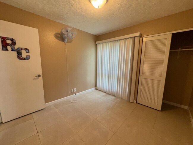 Building Photo - 46-1031-1031 Emepela Wy