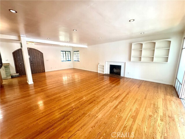 Building Photo - 712 W 8th St