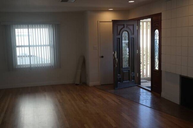 Building Photo - Lovely College Area Home