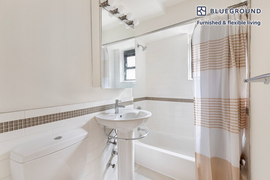 Building Photo - 300 E 51st St