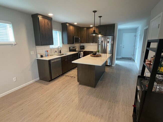 Building Photo - Newly built 2 bed / 2.5 bath townhouse in ...
