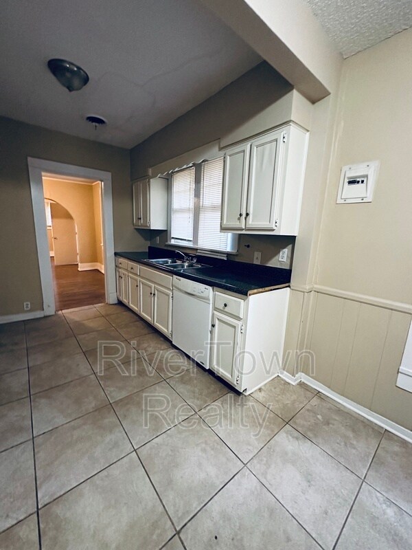 Building Photo - 842 Isabelle St
