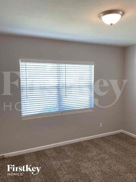 Building Photo - 1369 Malverne Ave