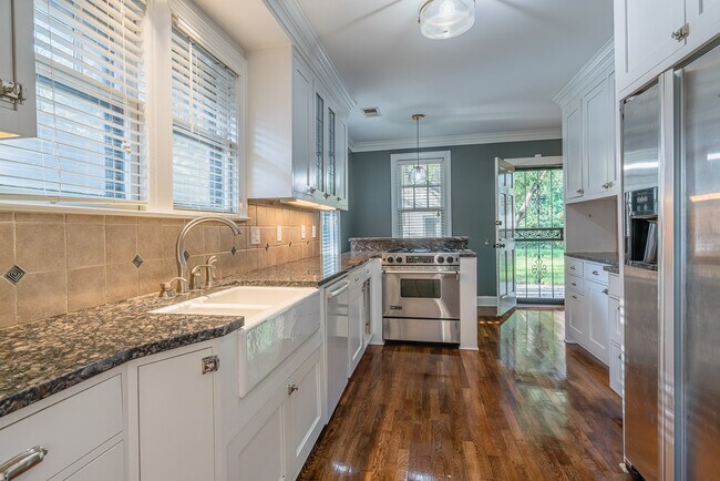 Building Photo - 1876 Crump Ave