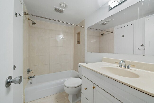 Building Photo - Spacious, and Sunlit 1 BD/1 BA Condo w/Reserved Garage Parking and Utilities Included in Chevy Ch...