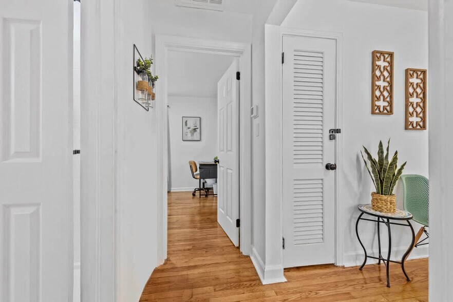 Building Photo - 172 Cherry St