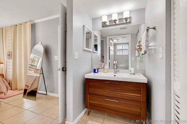 Building Photo - 321 Norwood Terrace