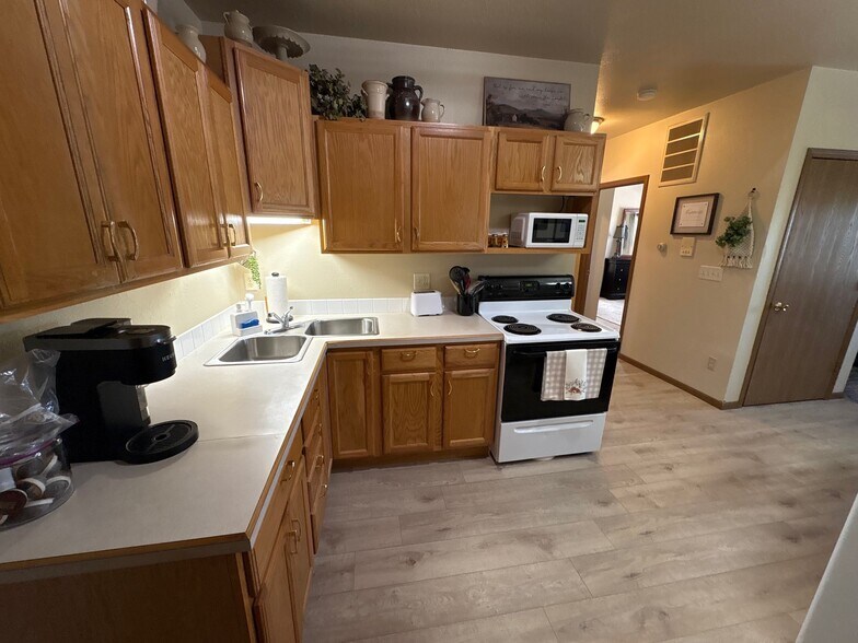 KITCHEN - 125 W Main St