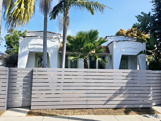Building Photo - 910 Victoria Ave