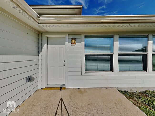 Building Photo - 14906 Sparks Ct