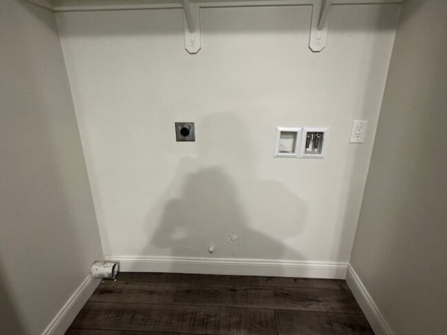 Building Photo - 11940 Rosedale Hwy