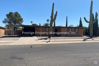 Building Photo - East Side Living Offering, Comfort & Conve...