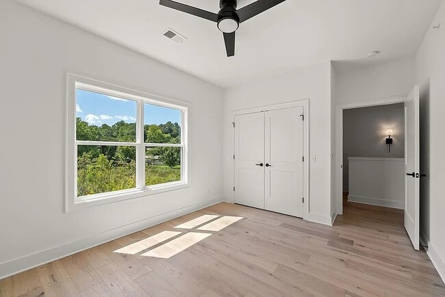 Building Photo - 801 Vickery Dr