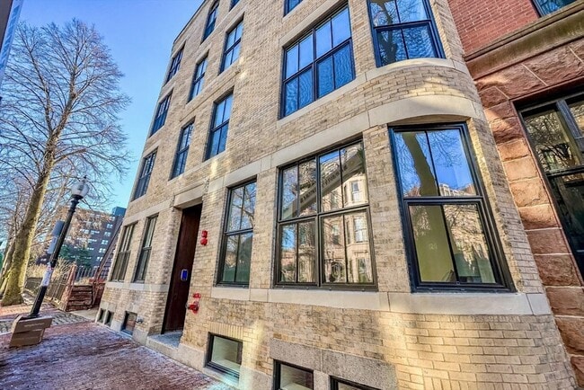 Building Photo - 144 Worcester St