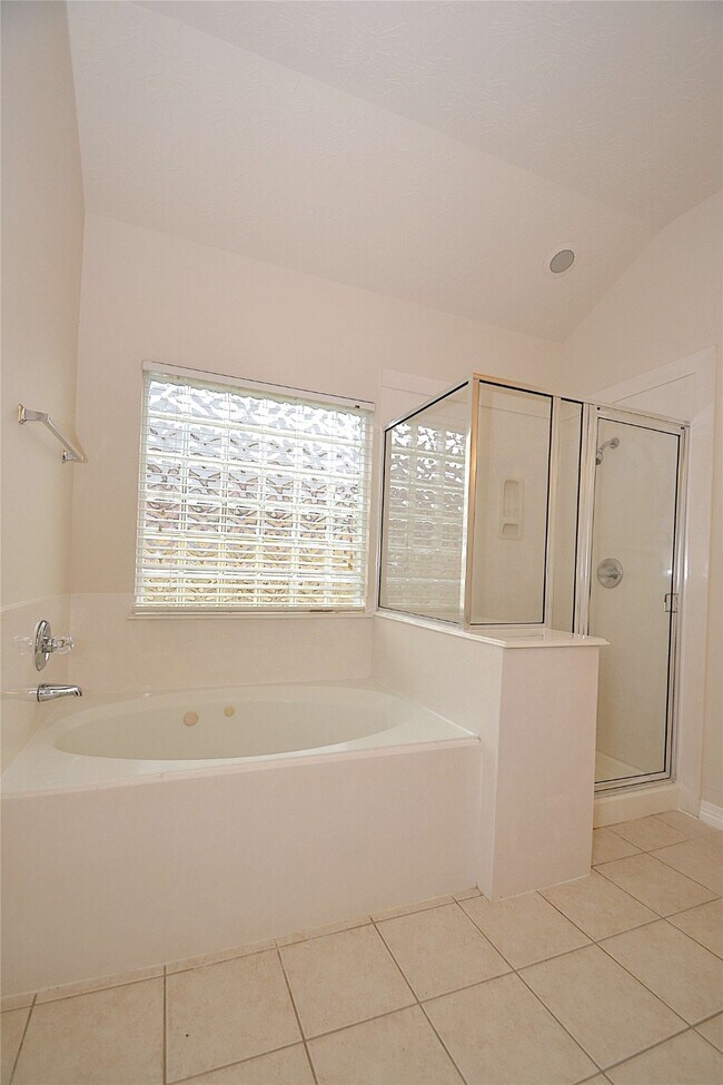 Building Photo - 19222 Aquatic Dr