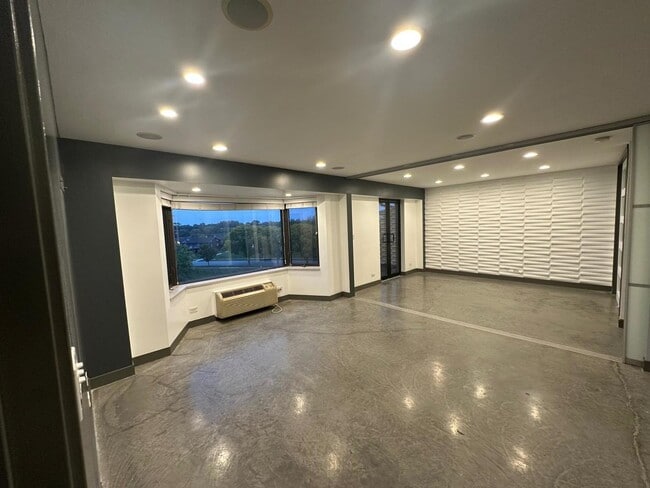 Building Photo - 470 Fawell Blvd