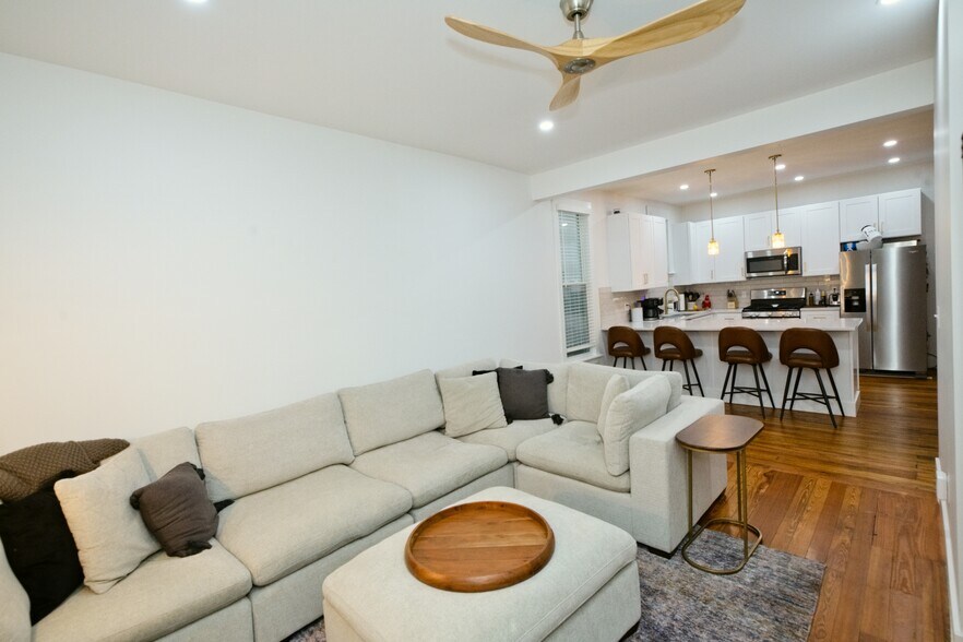 Living Room - 1021 Pennsylvania Ave