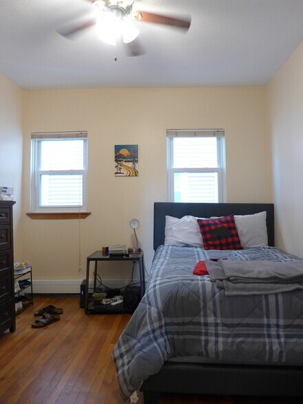 Building Photo - 832 Parker St