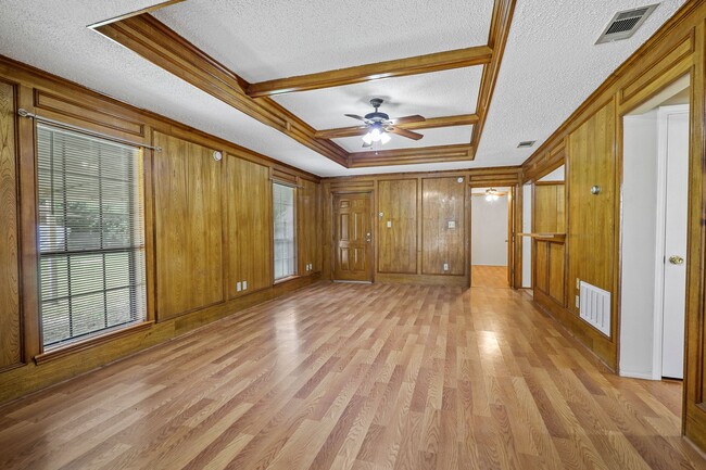 Building Photo - 219 E Pritchard Ln