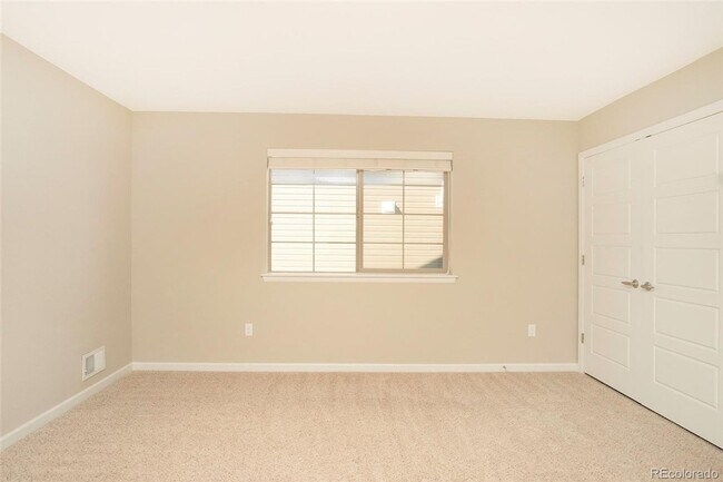 Building Photo - Spacious 4 Bedroom House in Green Valley R...