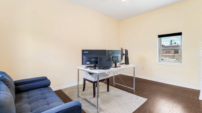 Building Photo - 602 Clymer St