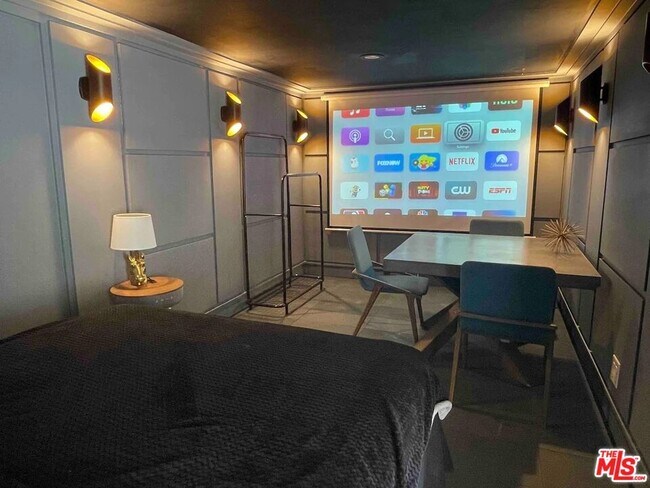 Building Photo - 1524 N Sierra Bonita Ave