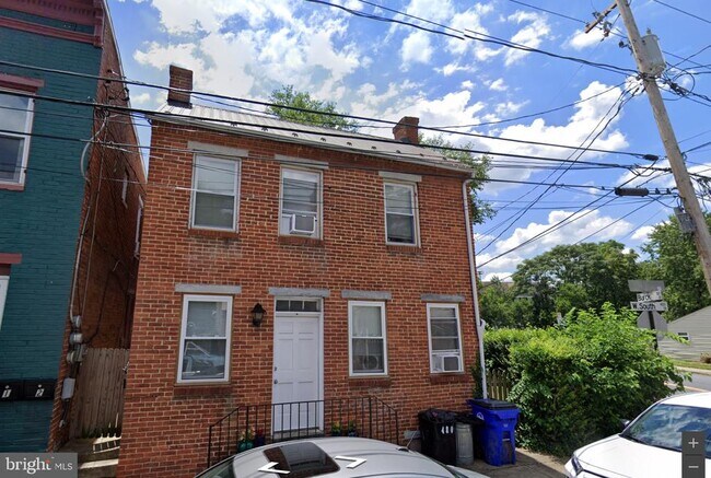 Primary Photo - 480 W South St