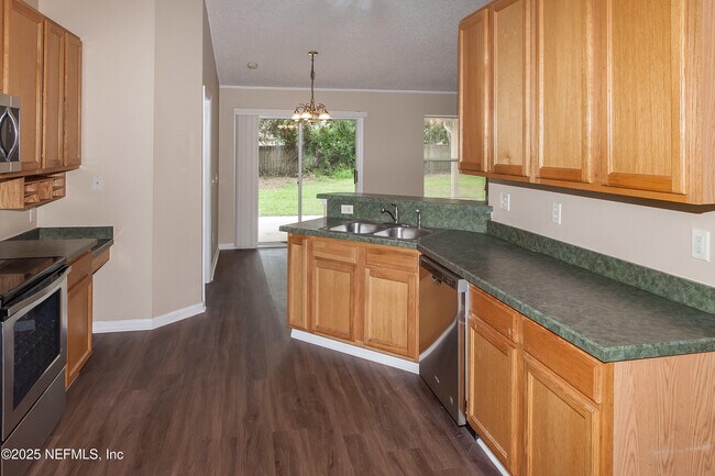 Building Photo - 1282 Summit Oaks Dr E