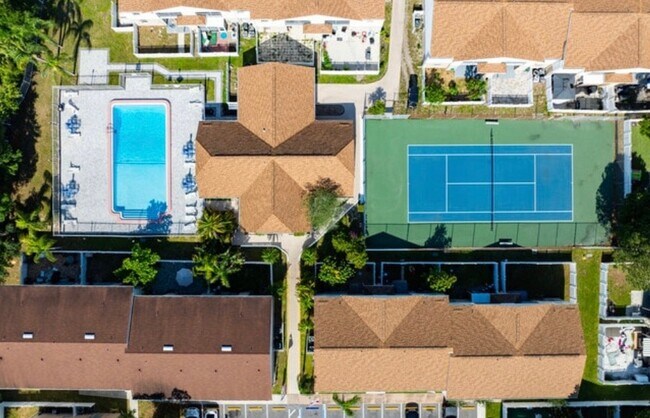 Building Photo - 7210 N Manhattan Ave