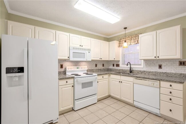 Building Photo - 425 Cityview Ln