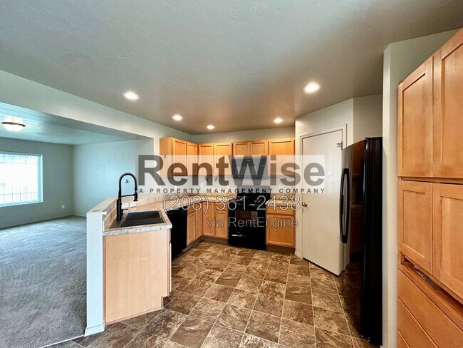 Building Photo - 119 E Walcott Lake Dr
